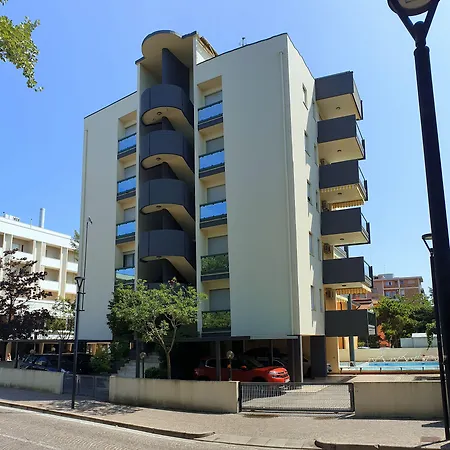 Apartment Relax And Enjoy Flat With Pool 150m From The Sea