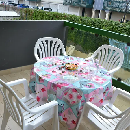 Relax And Enjoy Flat With Pool 150m From The Sea Apartment Bibione