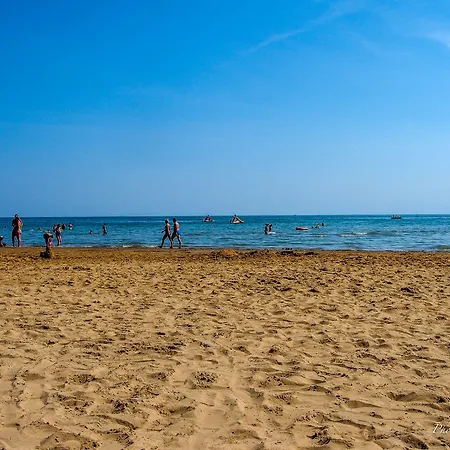 Relax And Enjoy Flat With Pool 150m From The Sea *