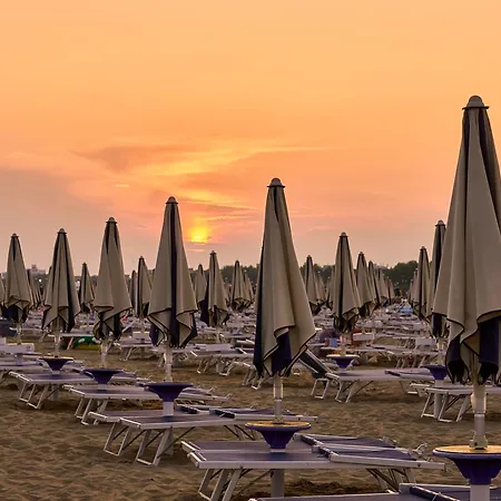 Relax And Enjoy Flat With Pool 150m From The Sea *