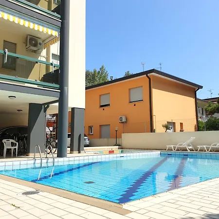 Relax And Enjoy Flat With Pool 150m From The Sea アパート ビビオーネ