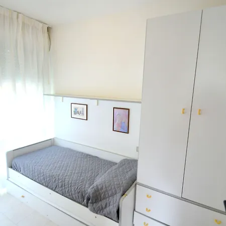 アパート Relax And Enjoy Flat With Pool 150m From The Sea *